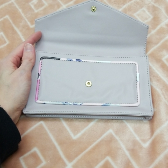 Wallet - Picture 2 of 4